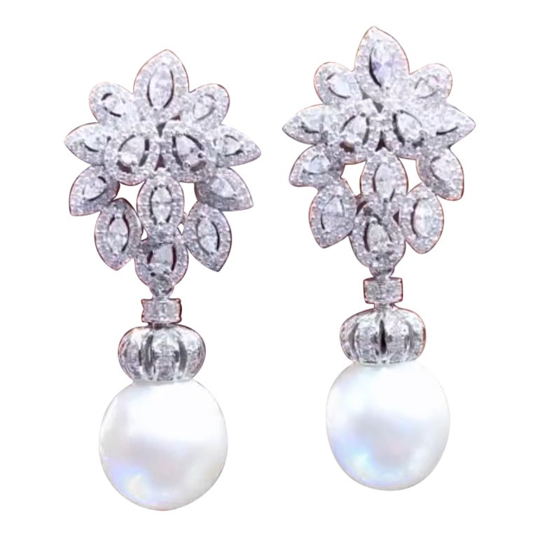 Perles des mers du Sud certifiées  Boucles d'oreilles en or 18k avec 4.10 ct de diamants en vente