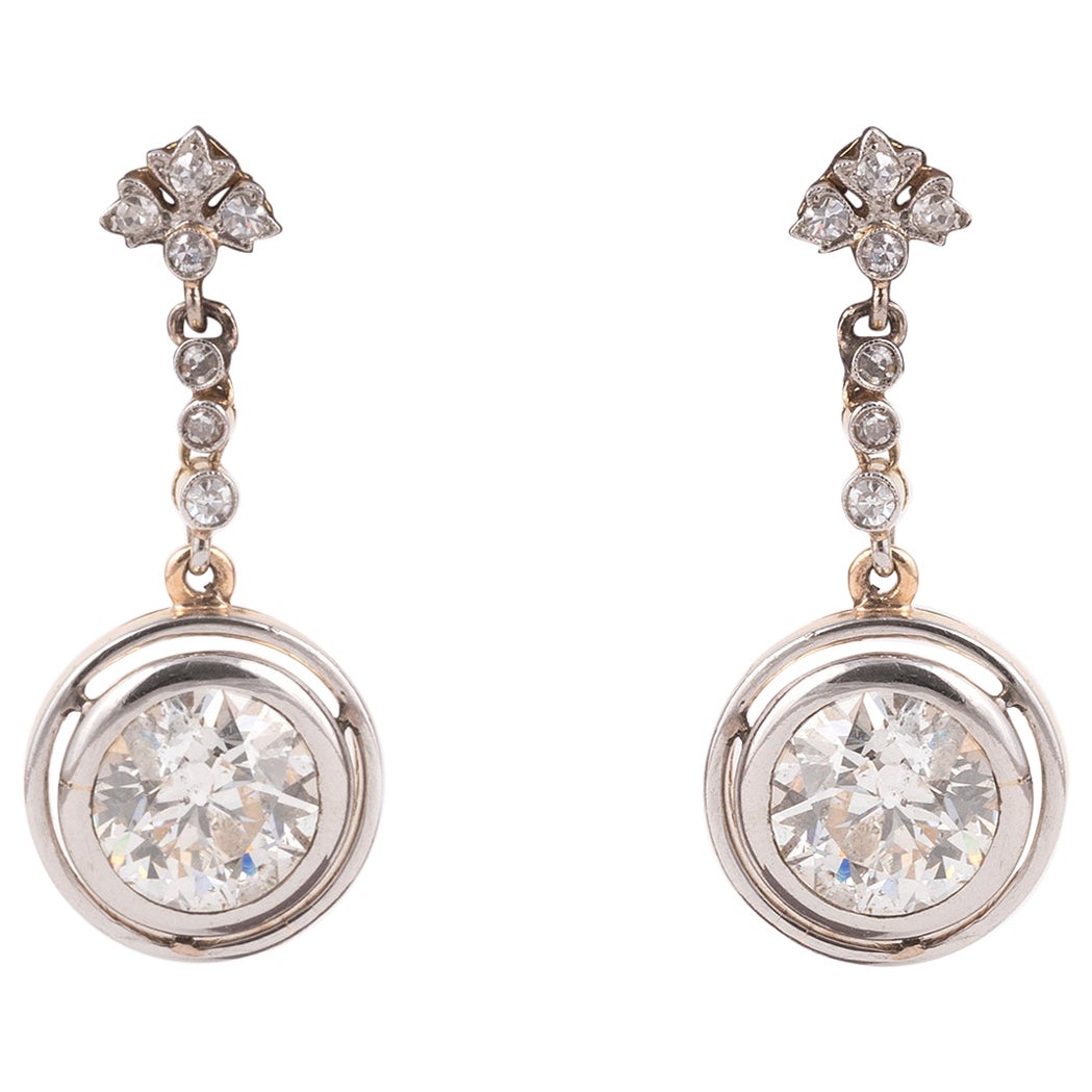 Ein Paar Art-Déco-Diamant-Ohrringe, um 1925 im Angebot