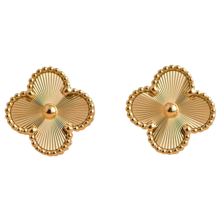 Van Cleef & Arpels Vintage Alhambra Guilloché 18K yellow gold Earring