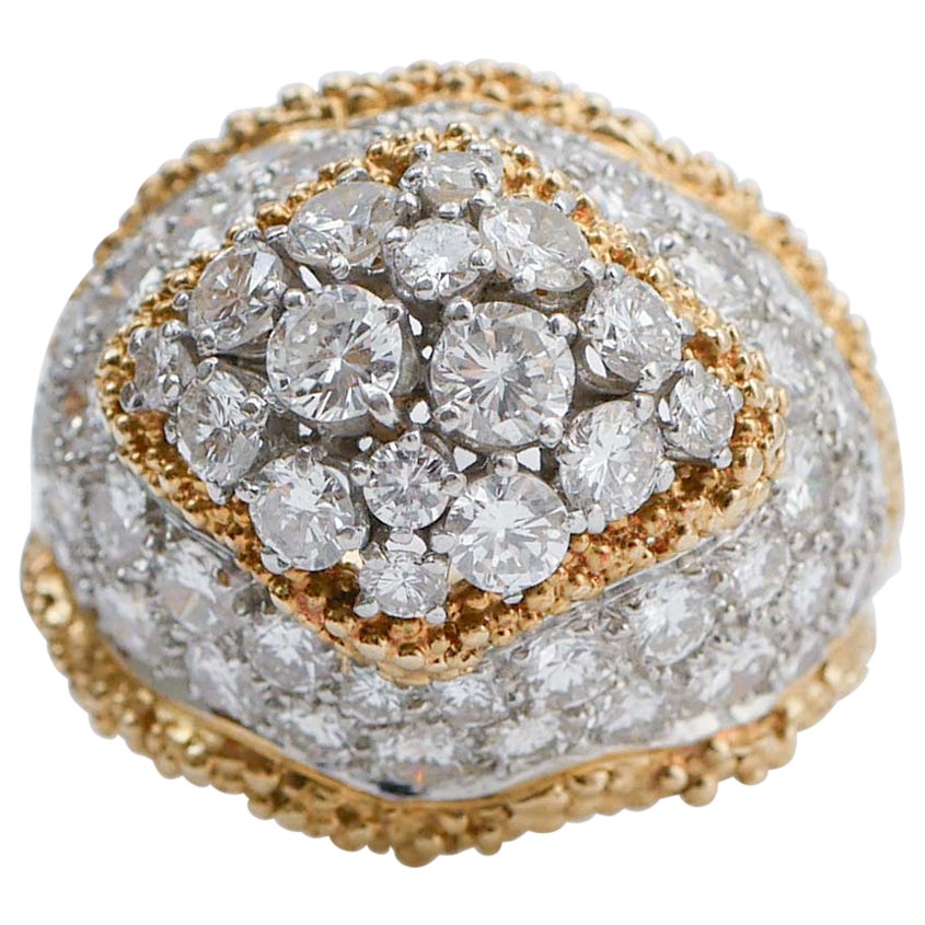Ring aus 18 Karat Gelbgold mit Diamanten und Platin.
