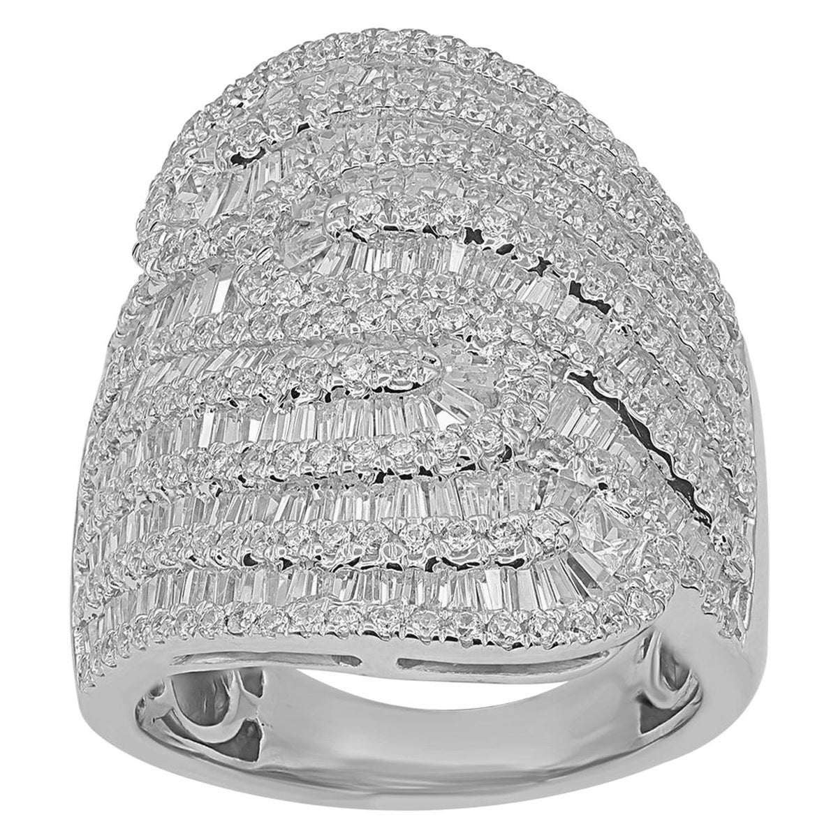 TJD 3 Carat Round and Baguette Diamond 14 Karat White Gold twisted Wedding Band For Sale