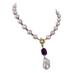 Marina J. Halskette aus massivem 14 Karat Gelbgold mit Amethyst, Barockperlen und massivem Perlen