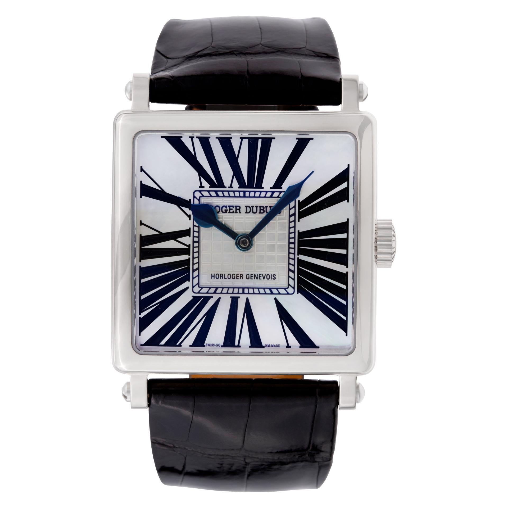 Roger Dubuis Montre carrée dorée en or blanc 18 carats Réf. DBGS0322