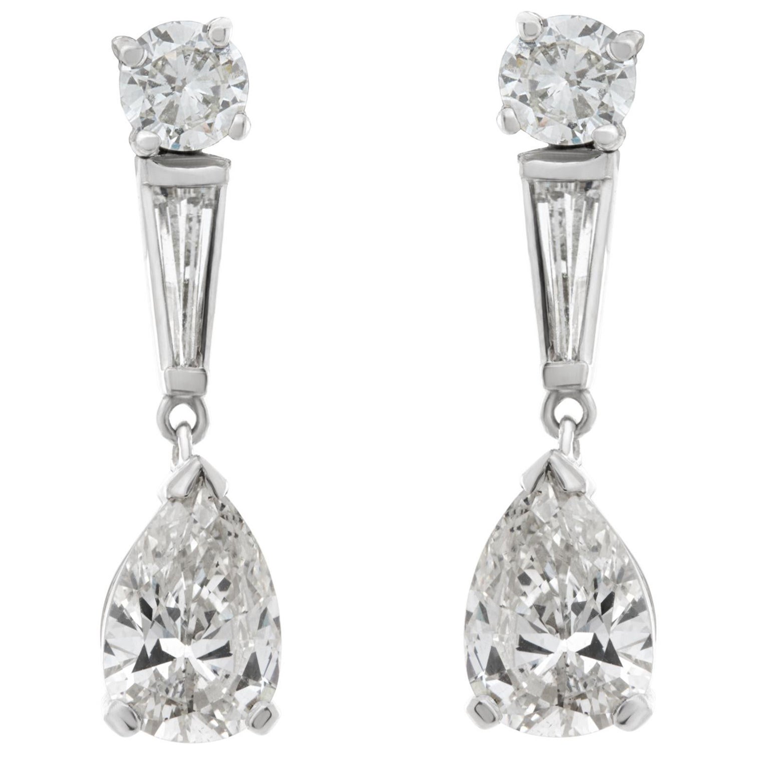 Boucles d'oreilles en platine et or blanc 14 carats avec diamants certifiés GIA en vente