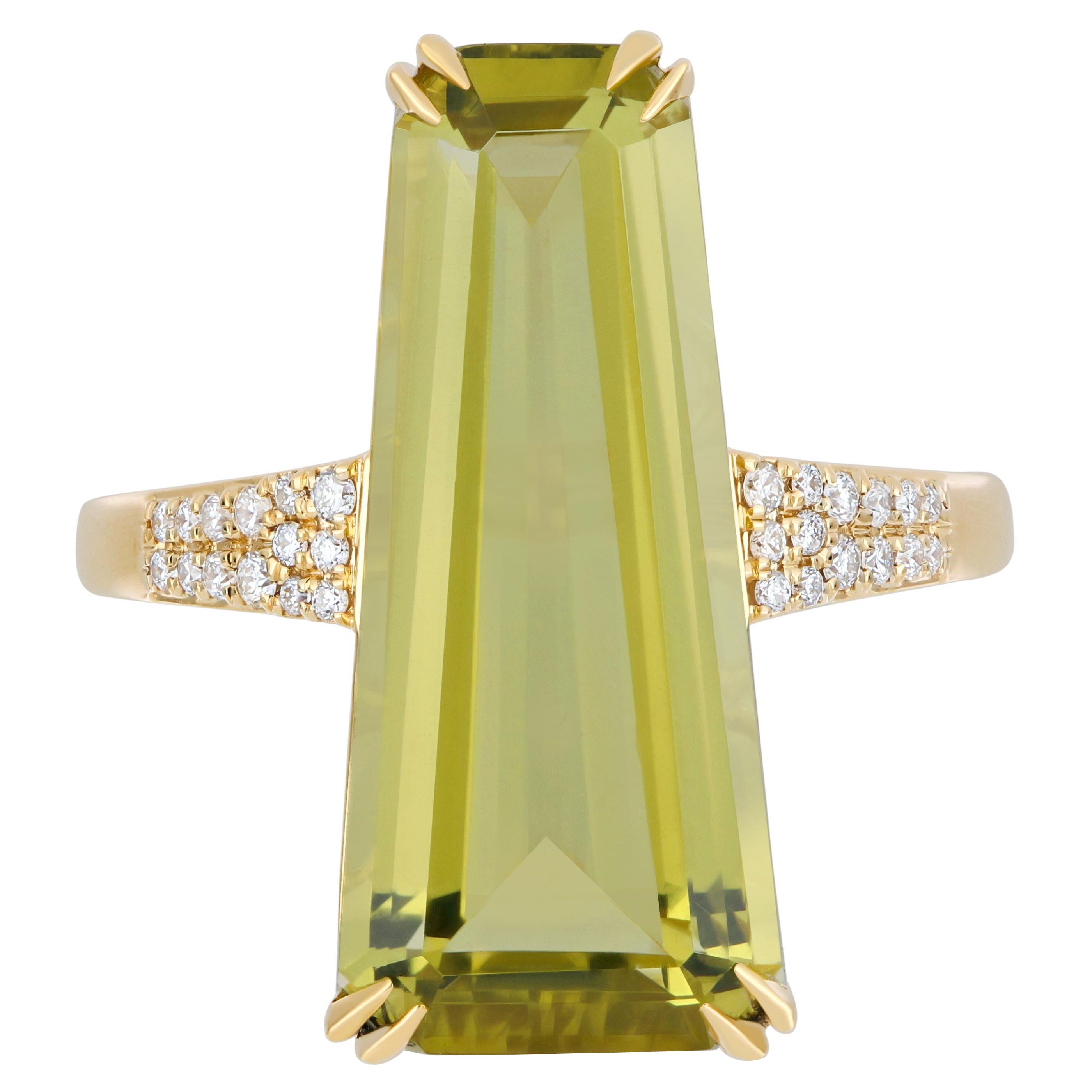 Hand-crafted 8.88 ct Lemon Quartz & Diamond Ring Set in 18 Karat Yellow Gold For Sale