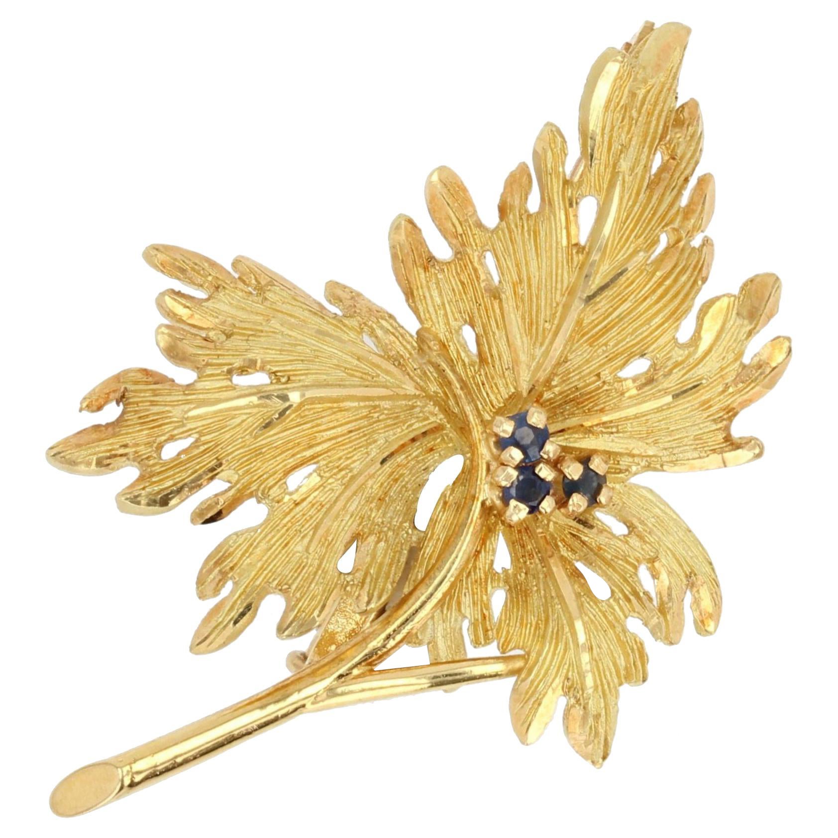 French 1960s Sapphire 18 Karat Yellow Gold Leaf Brooch For Sale