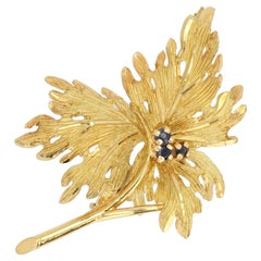Vintage French 1960s Sapphire 18 Karat Yellow Gold Leaf Brooch