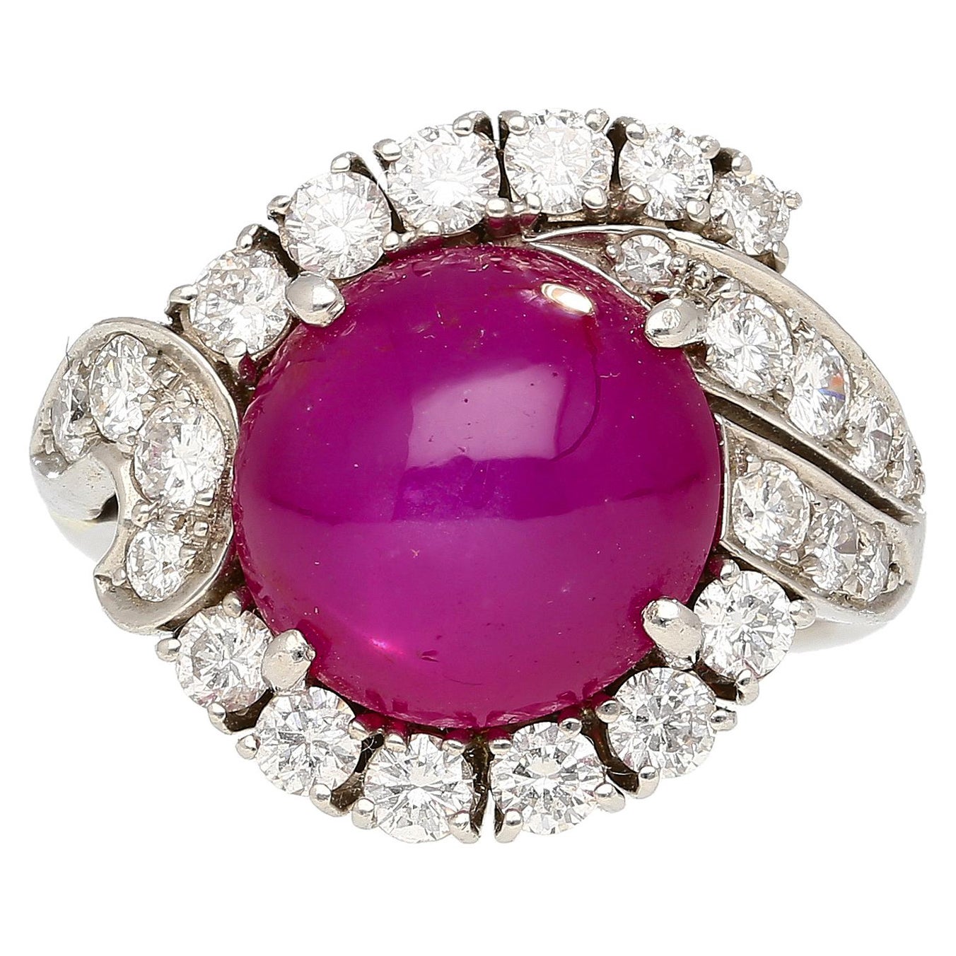 Vintage Estate 6.01 Carat No Heat Star Ruby & Diamond Platinum Ring en vente
