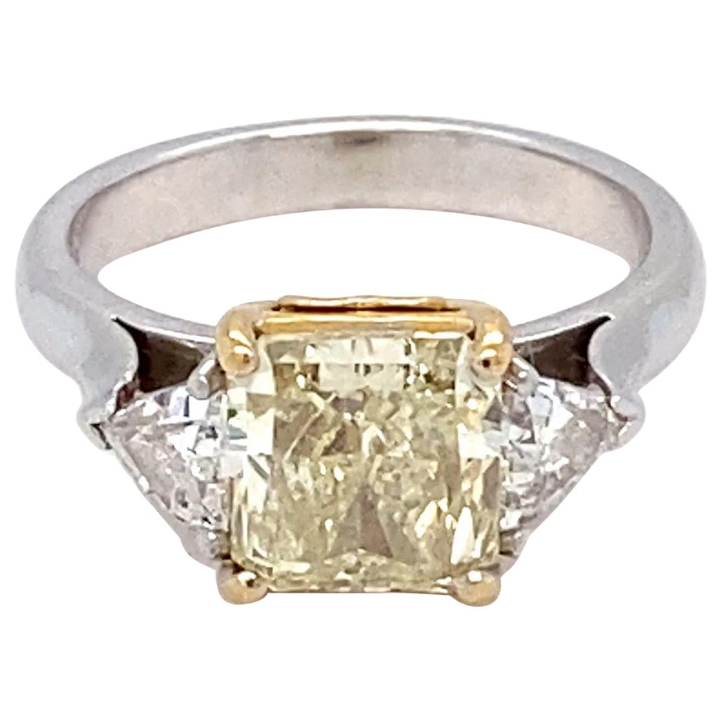 Bague de fiançailles en diamant jaune clair de 1.83 carats de couleur naturelle certifié GIA