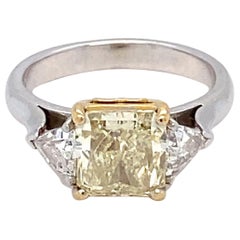 Bague de fiançailles en diamant jaune clair de 1.83 carats de couleur naturelle certifié GIA