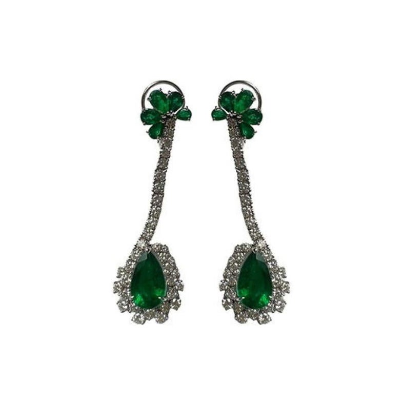 8.40 carat Emerald Dangle Earrings
