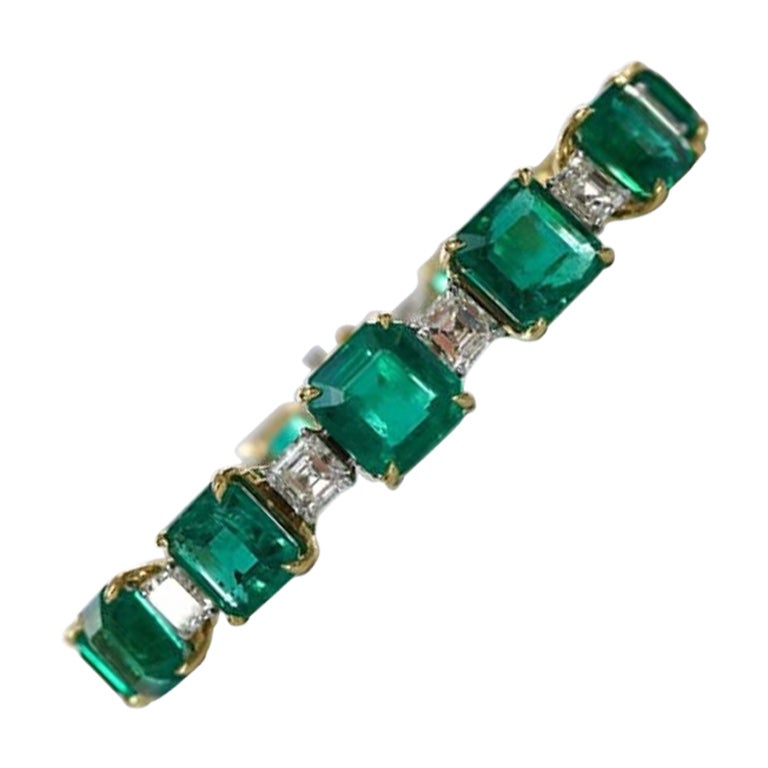 32.95 Carat Square Emerald Bracelet For Sale