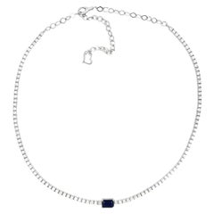 Collier ras du cou en blanc 14 carats avec 1,02 carat de saphir naturel taille émeraude