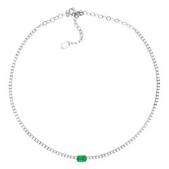 Diamant-Kropfband mit einem natürlichen Smaragd-Edelstein in 14k Weiß und natürlichem Diamant