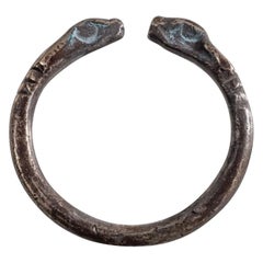 Anillo de serpiente griego antiguo Plata del siglo IV a.C. Calidad de museo ponible