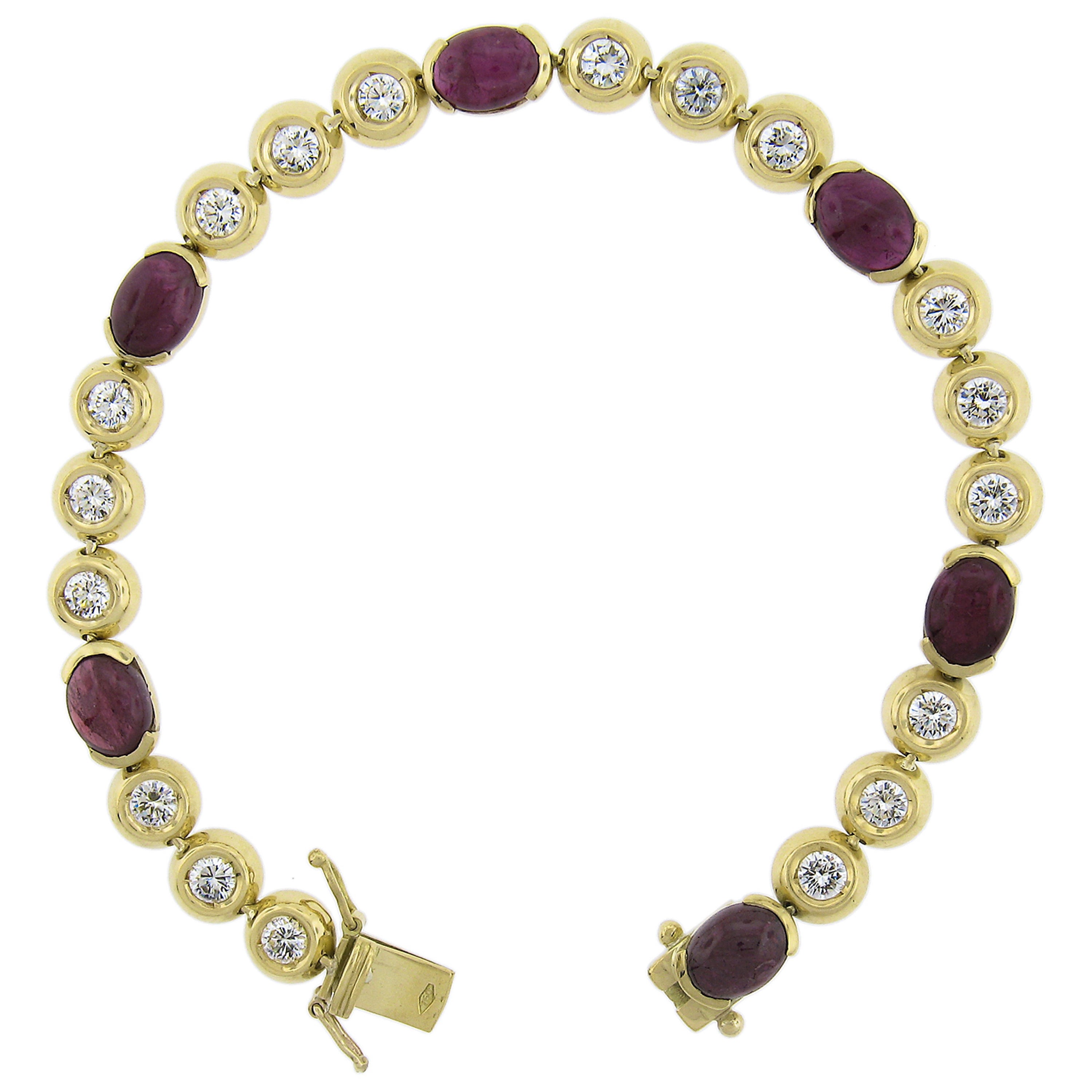 Bracelet à maillons en or jaune 18 carats, cabochon ovale, rubis et diamants 13,60 ctw