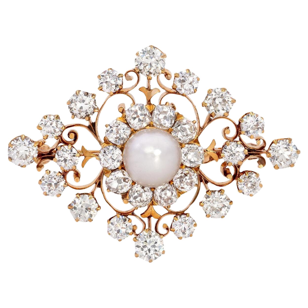 Épingle en perle naturelle de 9,00 carats et diamant de taille européenne ancienne en vente