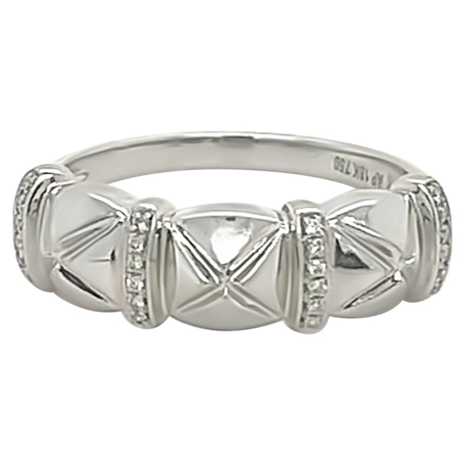 18K White Gold Diamond Streamlined Ring For Sale