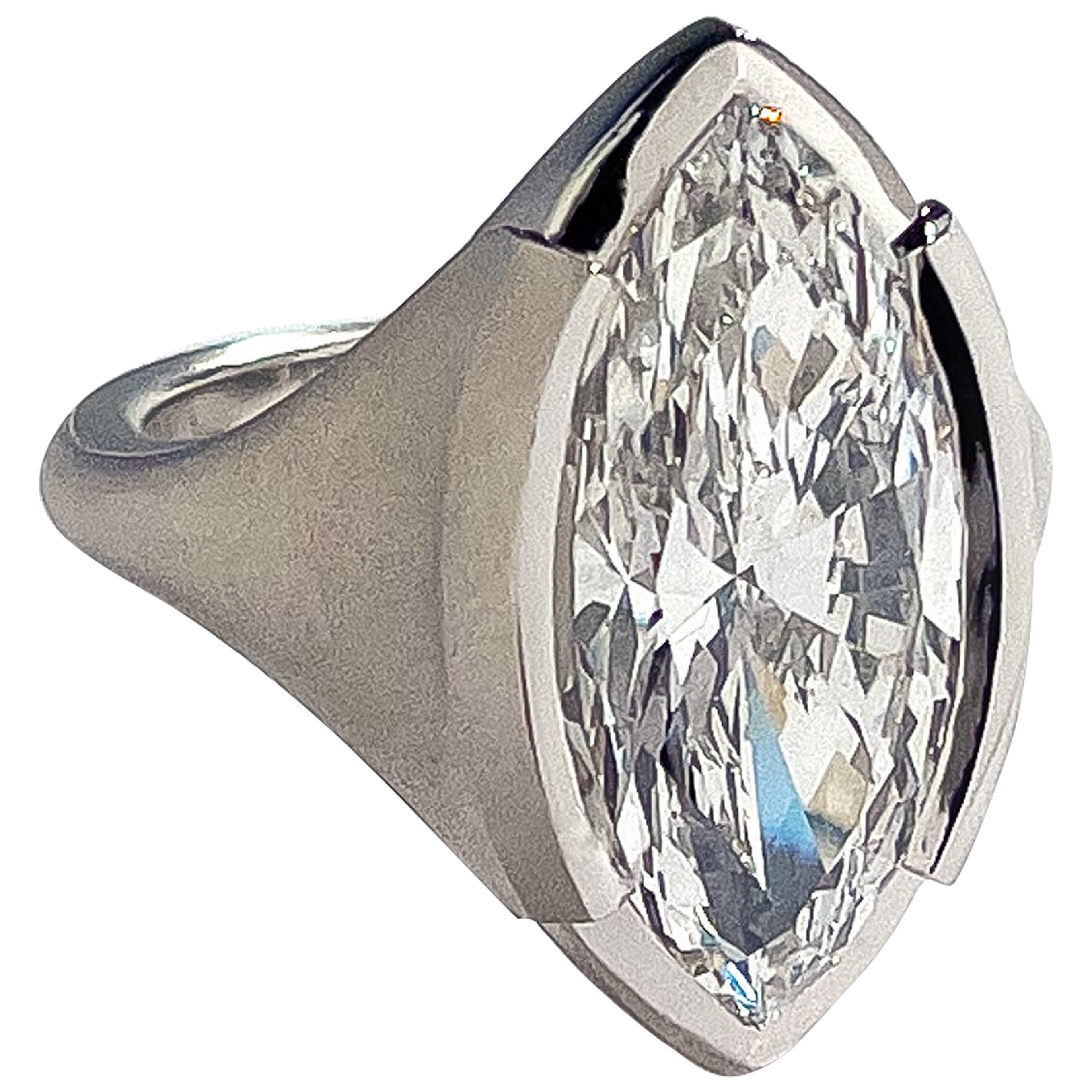 Geoffrey Good, bague solitaire émeraude en platine avec diamant naturel de 6,01 carats certifié GIA en vente