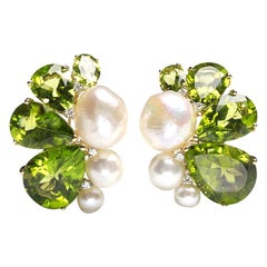 Boucles d'oreilles modernes en or 18 carats, perles, diamants