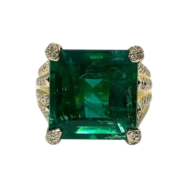Emerald Emeraldcut Ring 14.95 cts For Sale