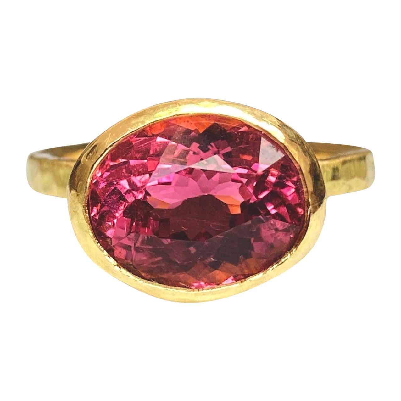 18 Karat Gold 3.76 Carat Oval Pink Tourmaline Ring For Sale