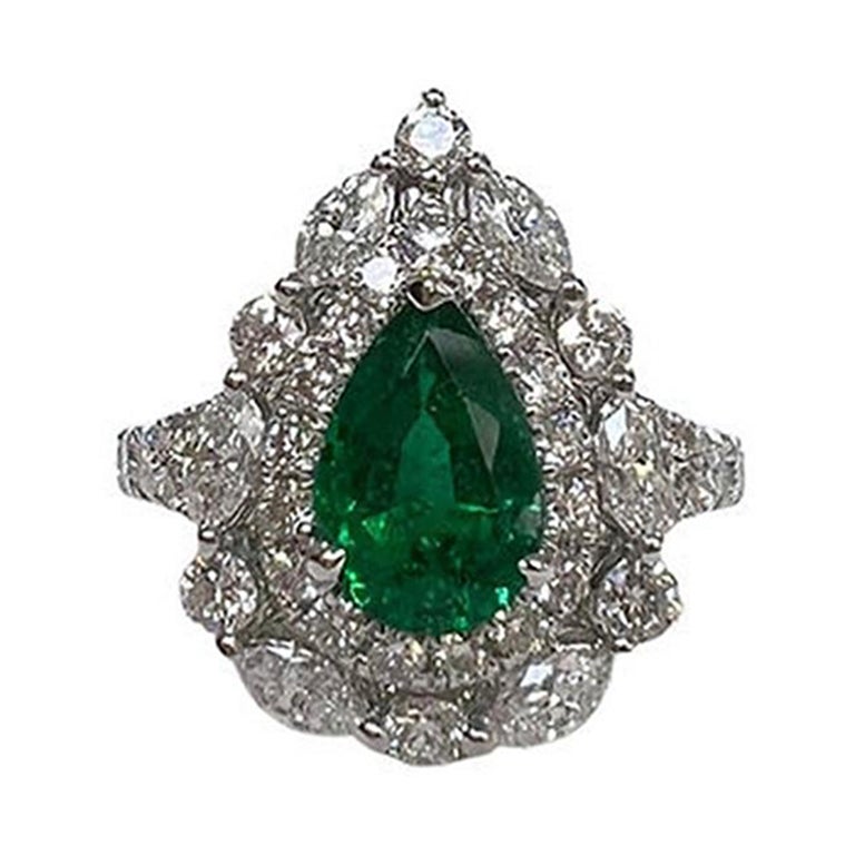 1.36 Carat Emerald Pear Ring Cluster Diamonds For Sale