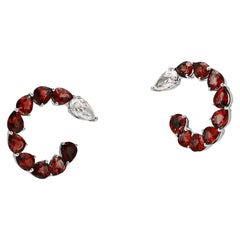 Birnenförmige Ohrringe mit Rubin und Diamant