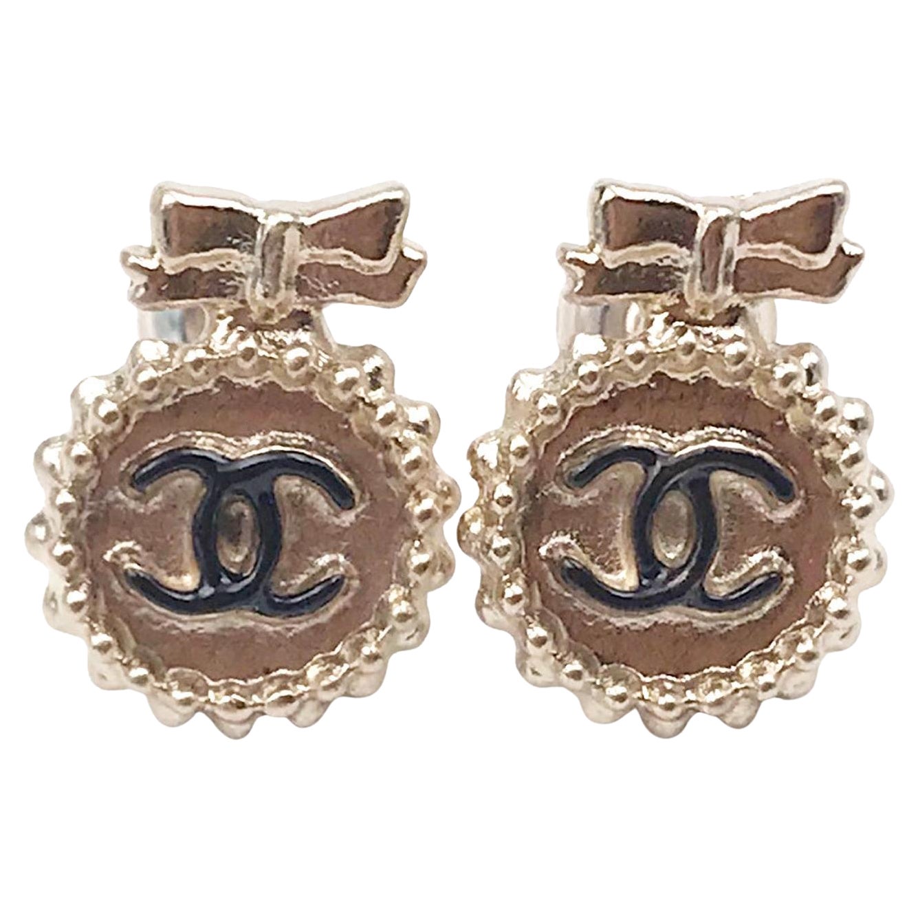Chanel Classic Gold Bow CC Round Small Button Stud Piercing Earrings For Sale