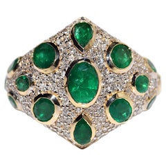 Vintage Circa 1990er Jahre 18k Gold Natürlicher Diamant und Smaragd Dekorierter Ring