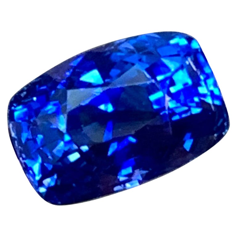 AIGS Certified 3.06 Cts Cornflower Blue Natural Lustrous Sapphire Eye Clean For Sale