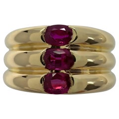 Raro anello d'epoca Cartier con rubino rosso a ellisse in oro giallo 18k con tre pietre A. Stone 53