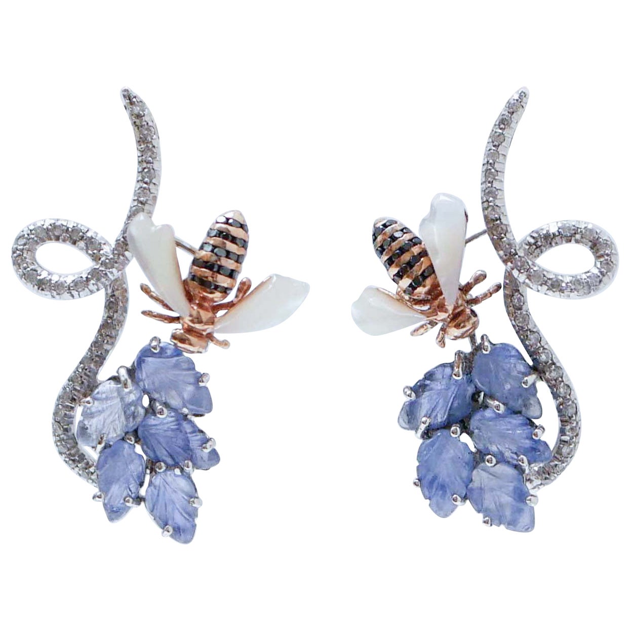 Zafiros, piedras blancas, diamantes, platino y rosa de 14 quilates  Pendientes de oro.
