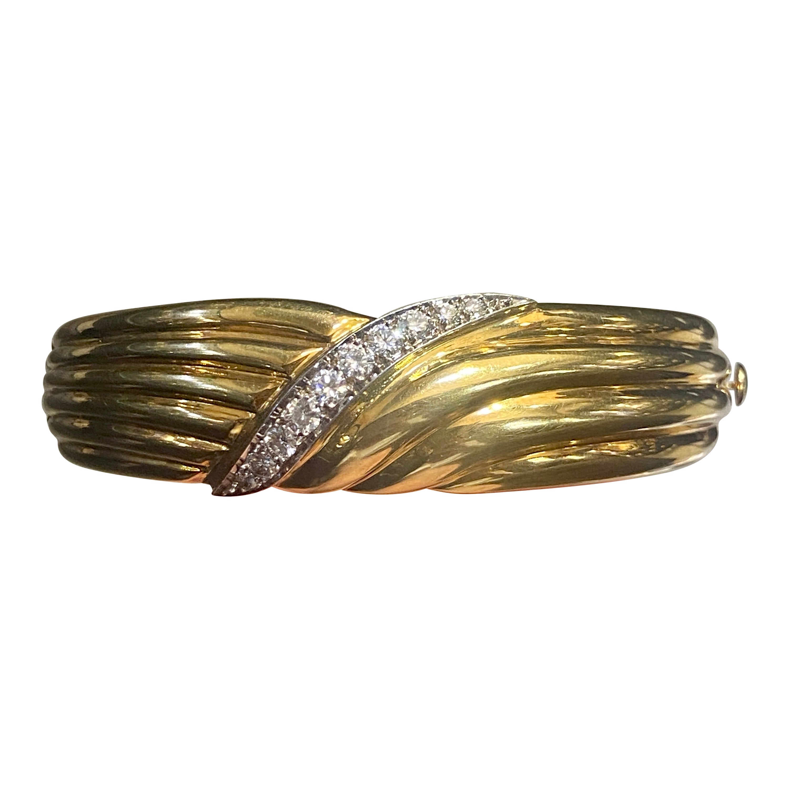 1970s European 18k gold bangle with a diamond swirl For Sale