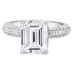 Bague de fiançailles en or blanc 14 carats avec diamant taille émeraude