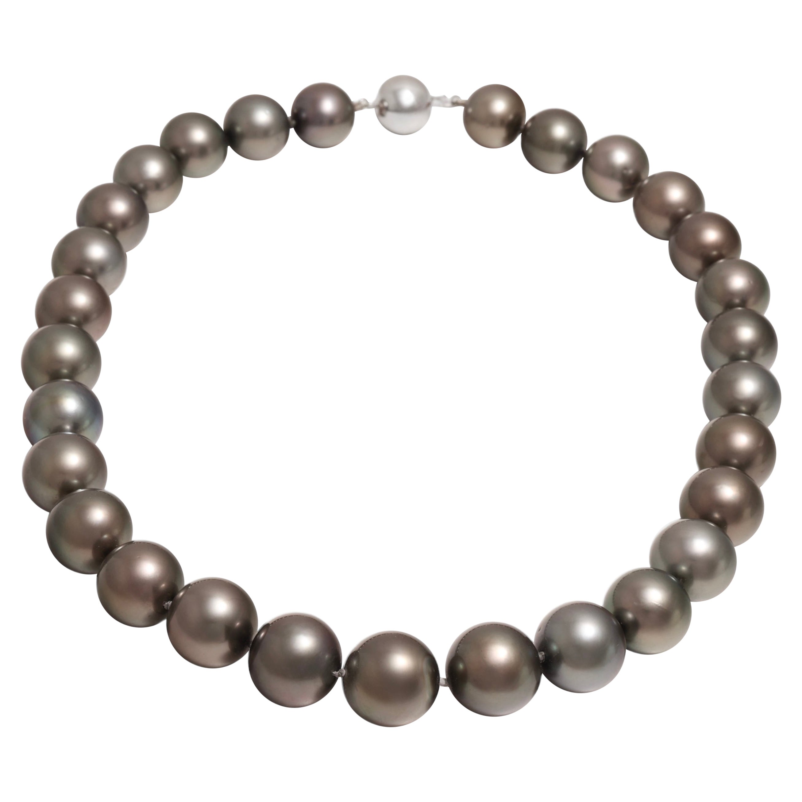 Collana di perle di Tahiti enormi certificate AIG Degradé 14 / 17 mm, armadietto in oro bianco in vendita