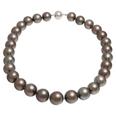 AIG Certified Huge Tahitian Pearl Necklace Degradé 14 / 17 mm, White Gold Locker