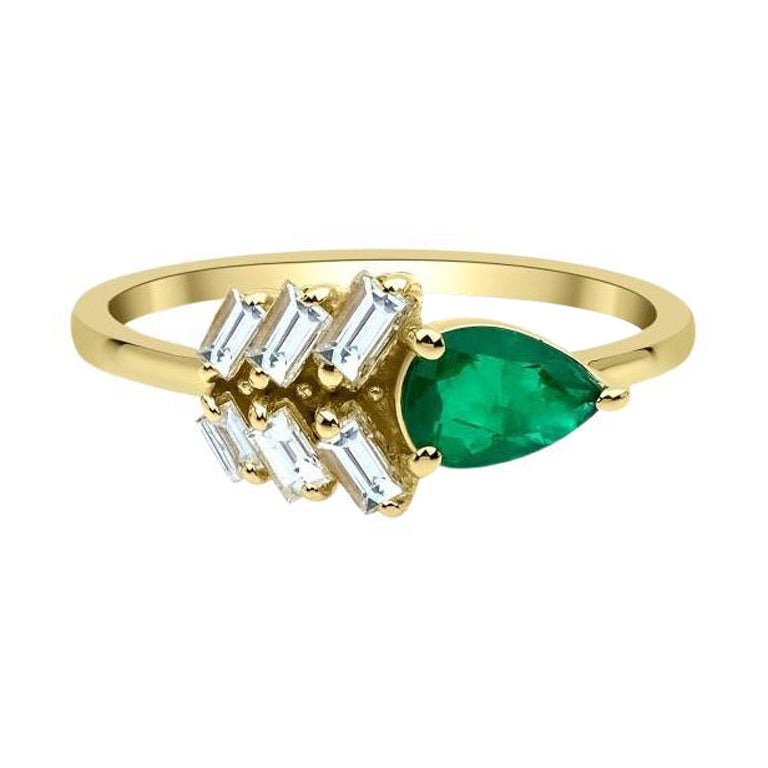 Emerald And Baguette 0.77ct Diamond Ring For Sale