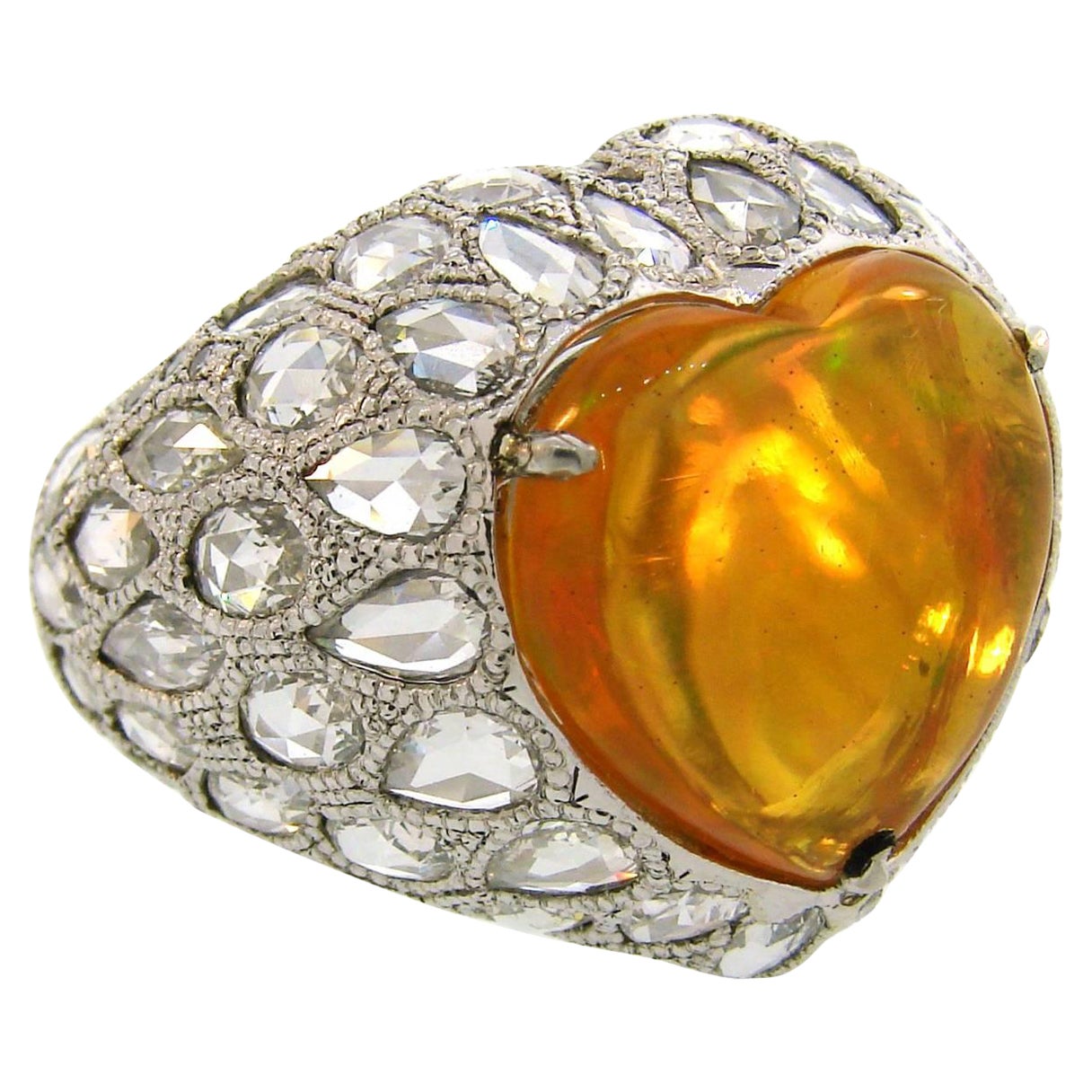 Anillo de oro blanco con diamante y ópalo australiano de 5,51 quilates