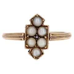 Bague badge en or jaune 18 carats, perles fines et diamants du 19e siècle