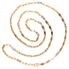 Una catena Cartier in oro 18 carati e diamanti