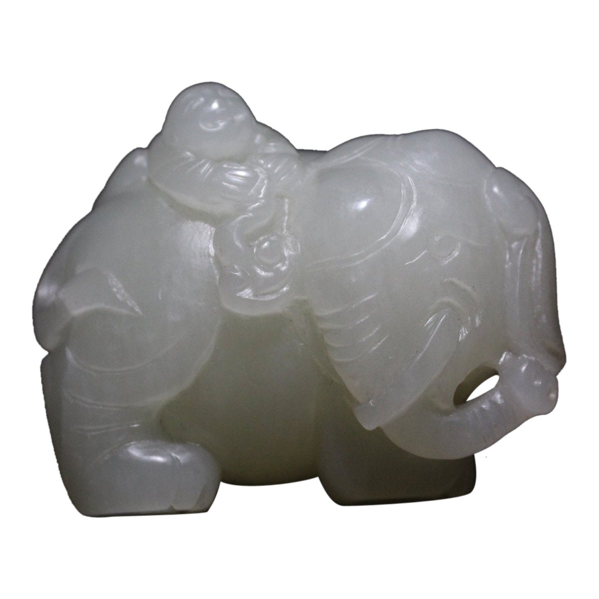 Sculpture en jade Hetian céladon pâle représentant un éléphant avec un garçon Bon état - En vente à San Diego, CA