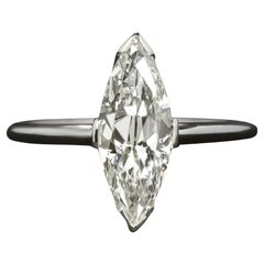 Authentique bague vintage avec diamant taille marquise de 1.50 carat