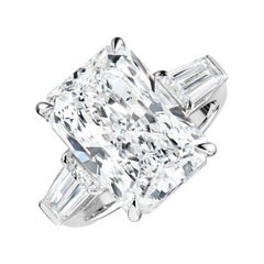Anillo de platino con diamante de talla radiante certificado por GIA de 6,01 quilates con baguette cónica