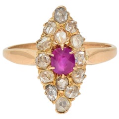 Anillo Victoriano en Racimo de Navette Antiguo de Oro Amarillo de 18 quilates con 1,20 quilates de Rubí y Diamante
