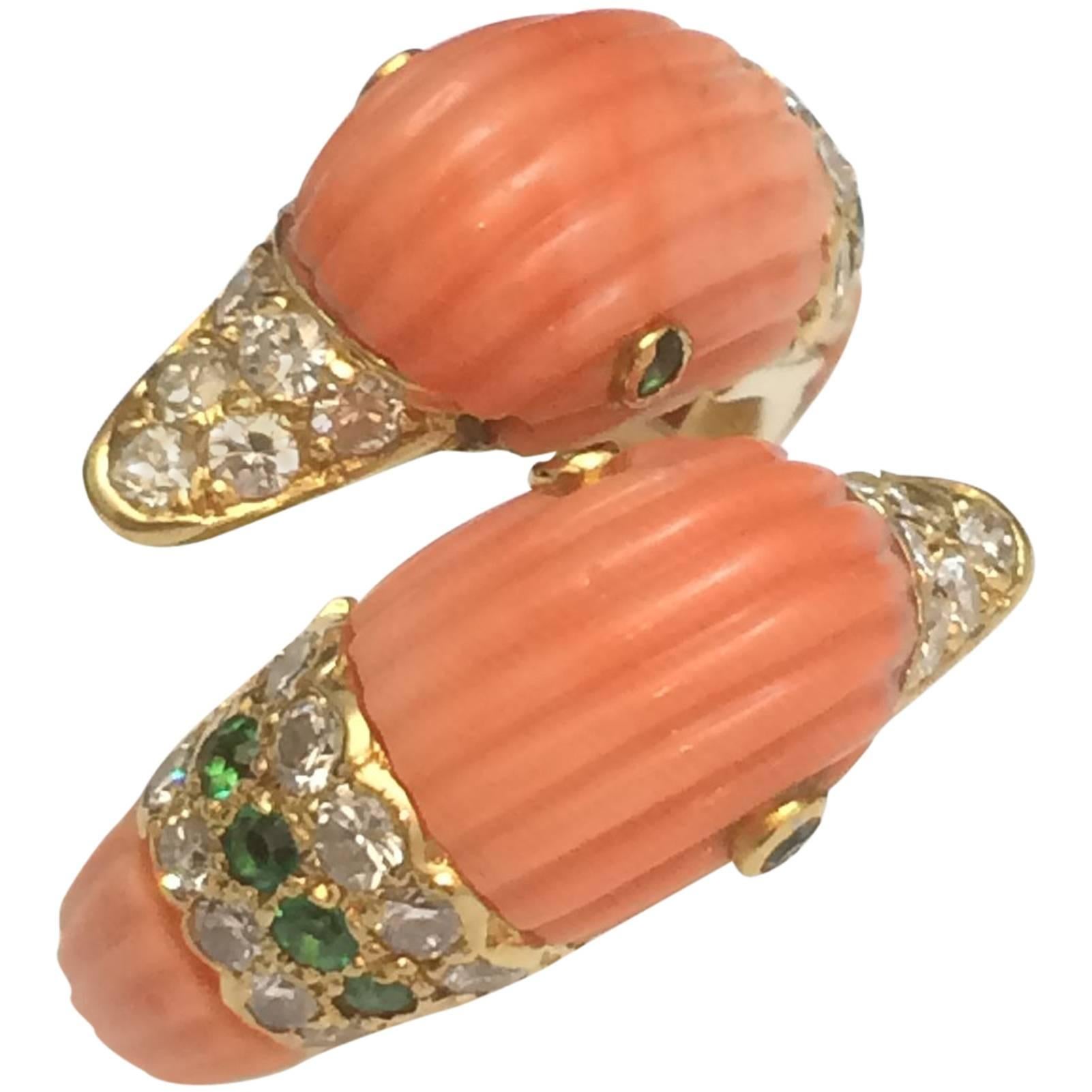 1980s Van Cleef & Arpels Coral Emerald Diamond Gold Ring