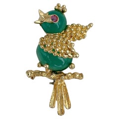 Vintage 18 Karat Yellow Gold Green Chalcedony Ruby Small Bird Pin Brooch
