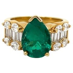 Vintage 18K Yellow Gold Diamond and Columbian Emerald Ring with GIA cert