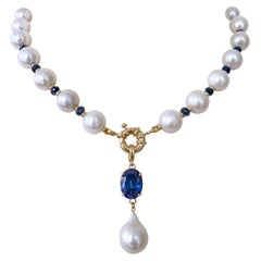 Marina J. Collana con zaffiro blu, perle e oro giallo massiccio 14k