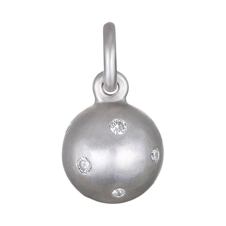 Faye Kim Breloque boule bruni en platine et diamants en vente